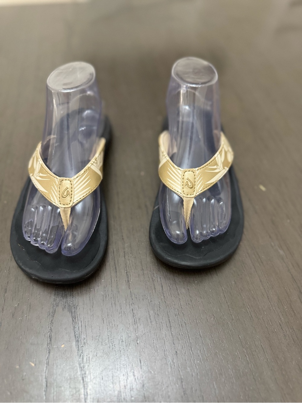 OluKai   Ohana    Women's Gold Thong Sandals size W7